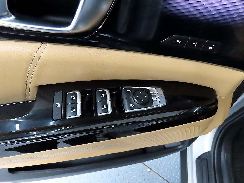 KIA Carnival - Vista 11