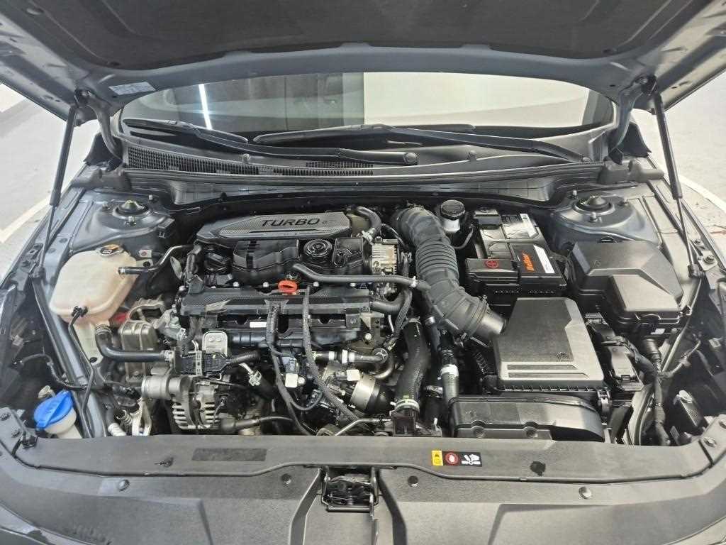 HYUNDAI Avante - Vista 5