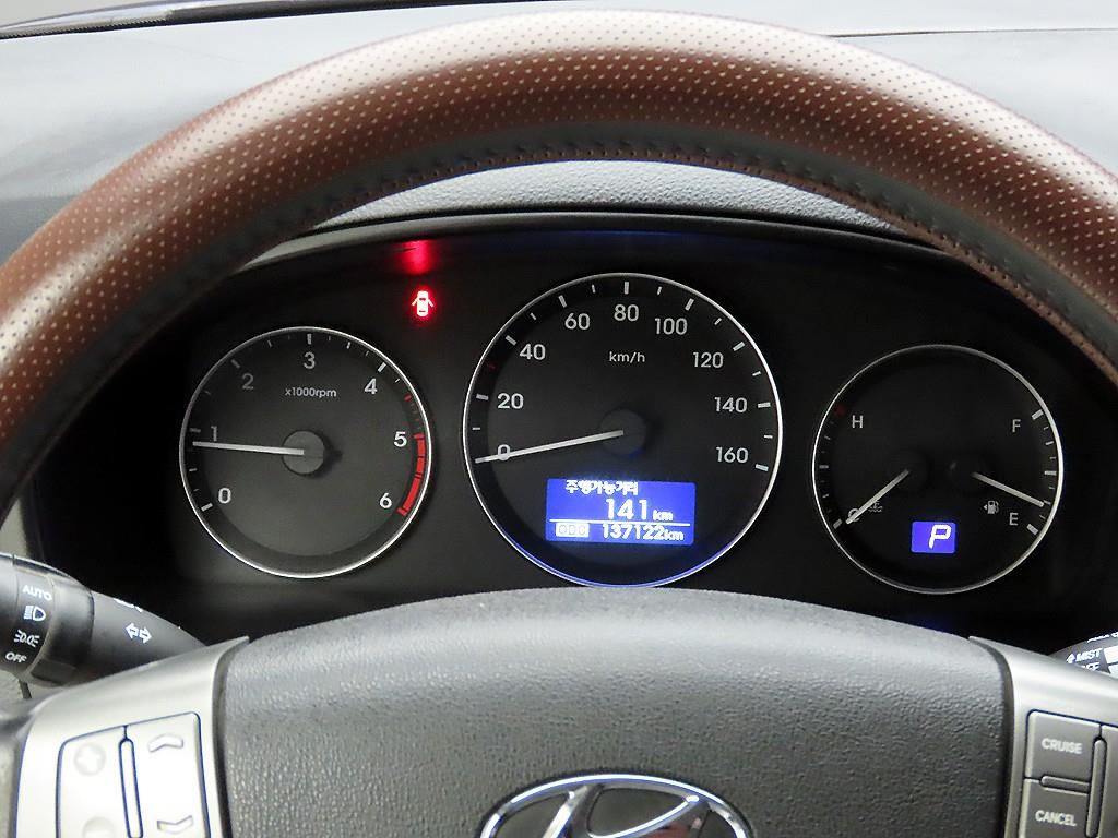 HYUNDAI Starex - Vista 6