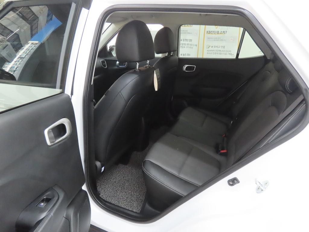 HYUNDAI Venue - Vista 6