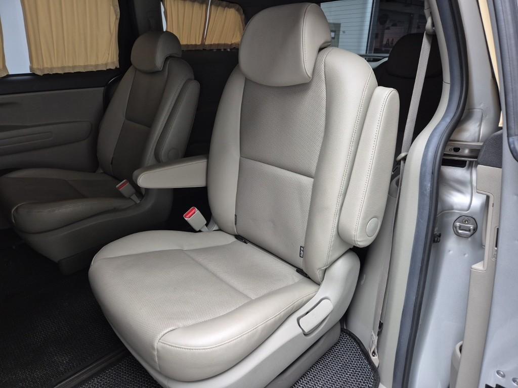 KIA Carnival - Vista 12