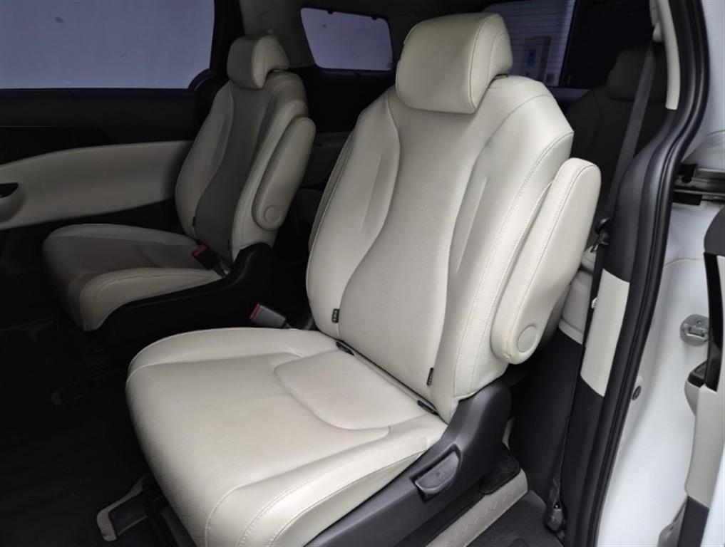 KIA Carnival - Vista 12