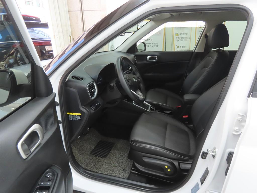 HYUNDAI Venue - Vista 5