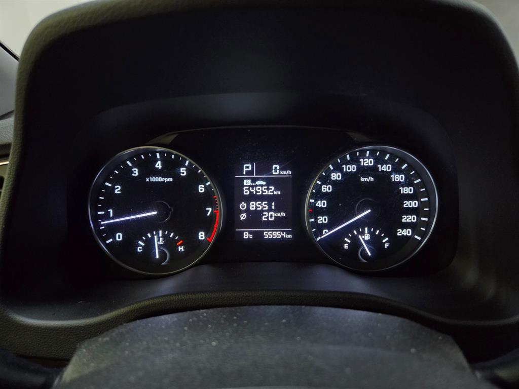 HYUNDAI Avante - Vista 10