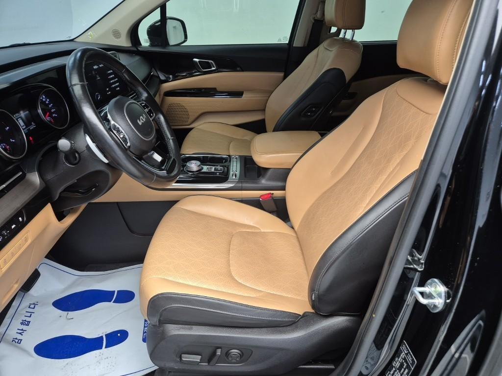 KIA Carnival - Vista 11