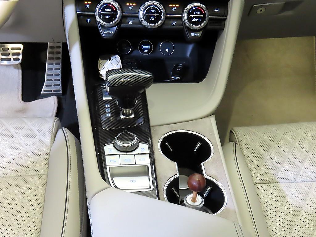 Genesis G70 - Vista 12