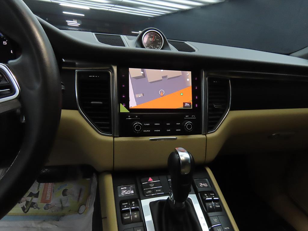 Porsche Macan - Vista 10