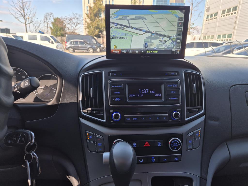 HYUNDAI Starex - Vista 6