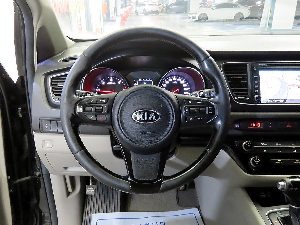 KIA Carnival - Vista 9