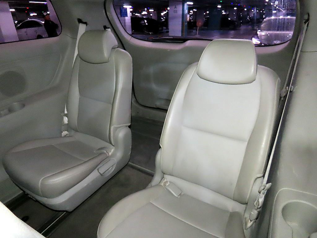 KIA Carnival - Vista 8