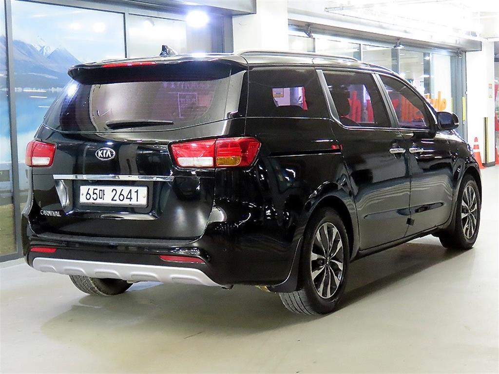 KIA Carnival - Vista 4