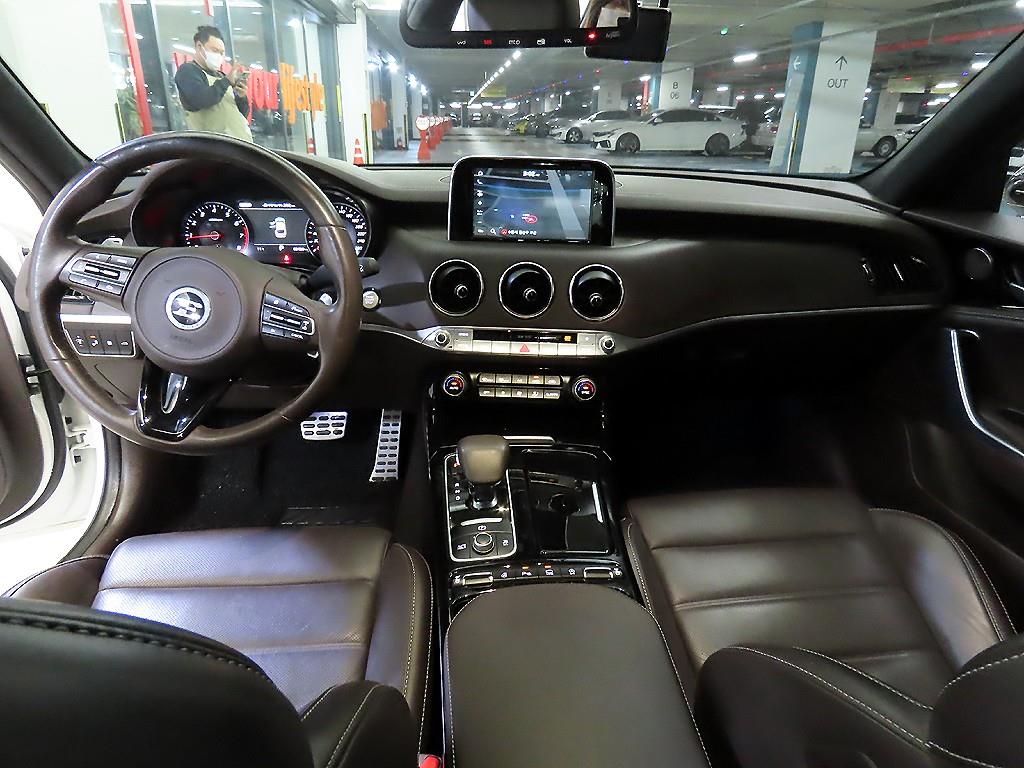 KIA Stinger - Vista 10