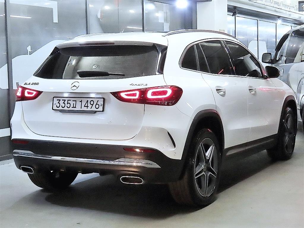 Mercedes Benz GLA Class - Vista 4