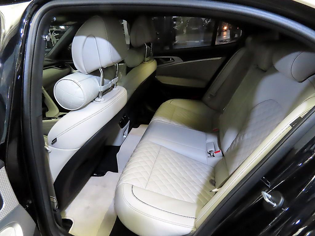 Genesis G70 - Vista 7