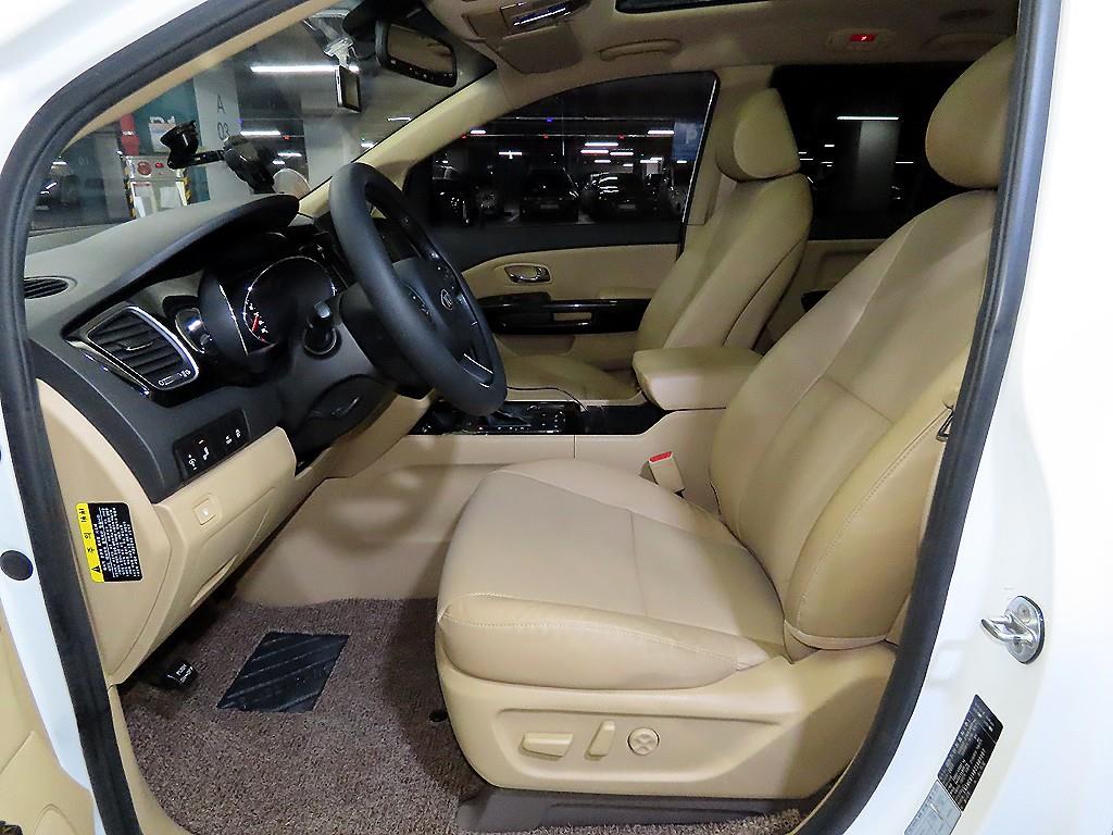 KIA Carnival - Vista 6