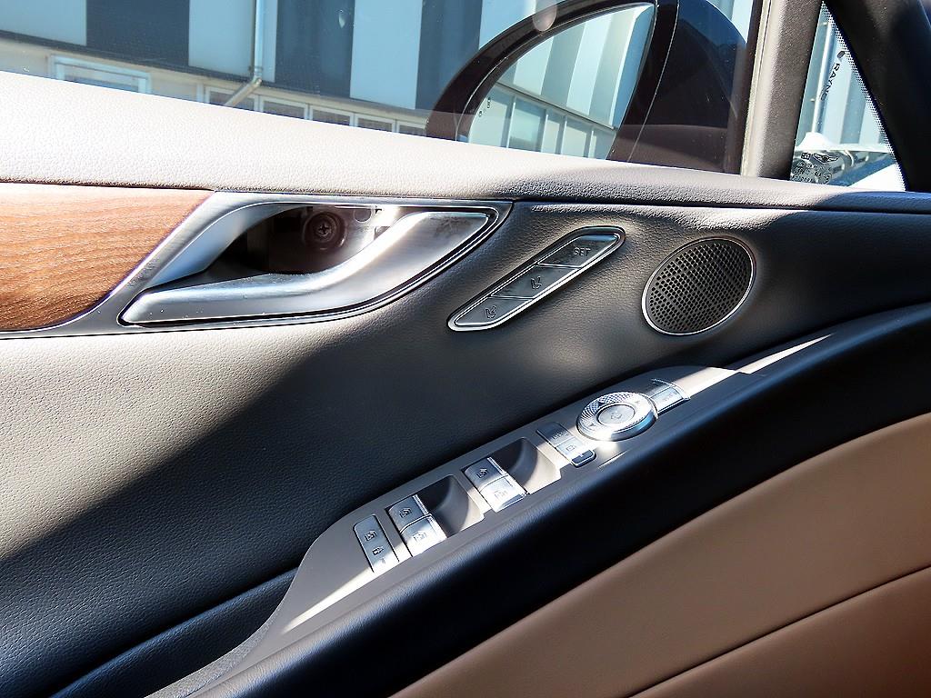 Genesis G80 - Vista 12