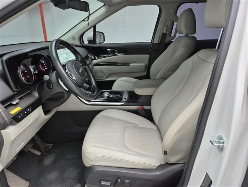 KIA Carnival - Vista 11