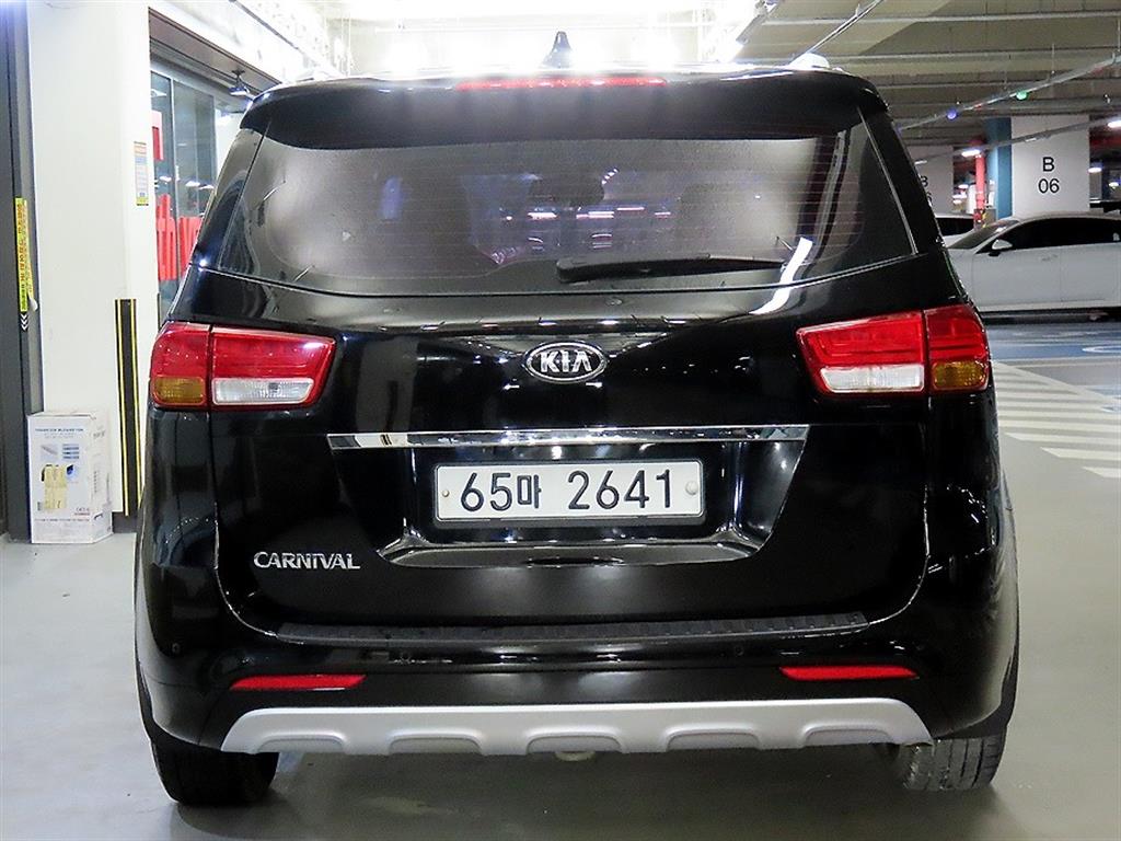 KIA Carnival - Vista 5