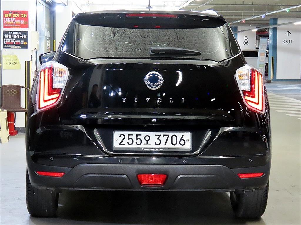 Ssangyong Tivoli - Vista 5
