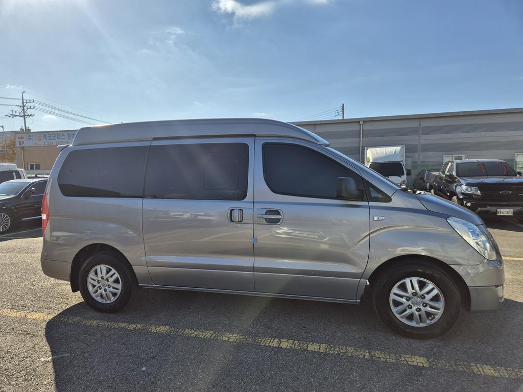 HYUNDAI Starex - Vista 4