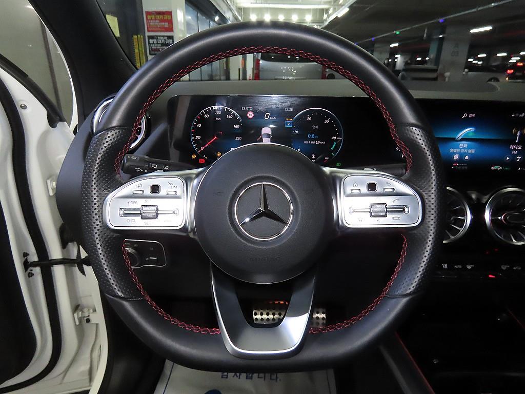 Mercedes Benz GLA Class - Vista 8