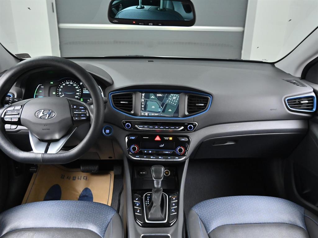 HYUNDAI Ioniq - Vista 9