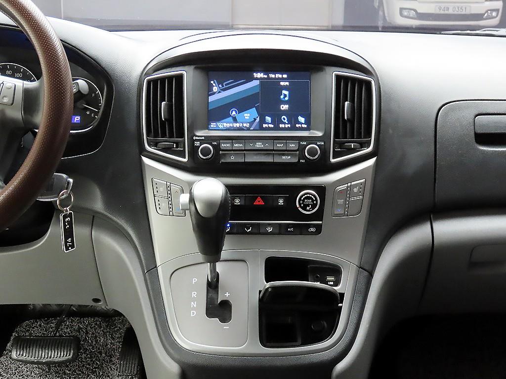 HYUNDAI Starex - Vista 9