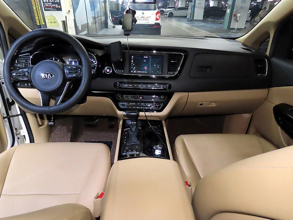 KIA Carnival - Vista 10