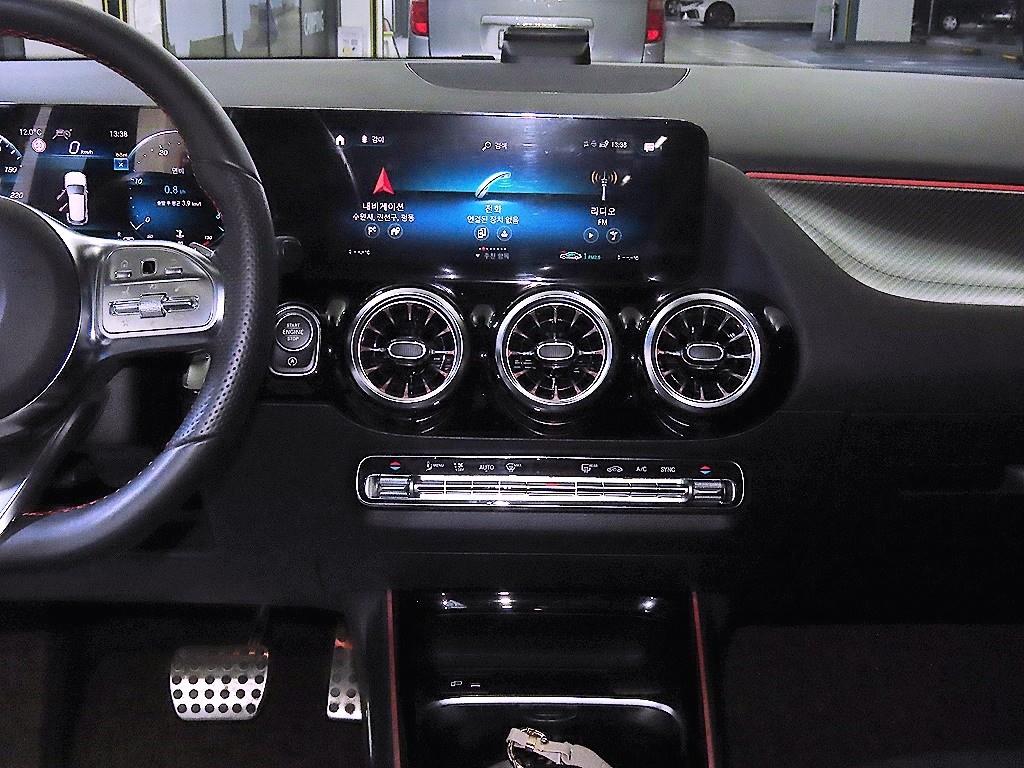 Mercedes Benz GLA Class - Vista 11