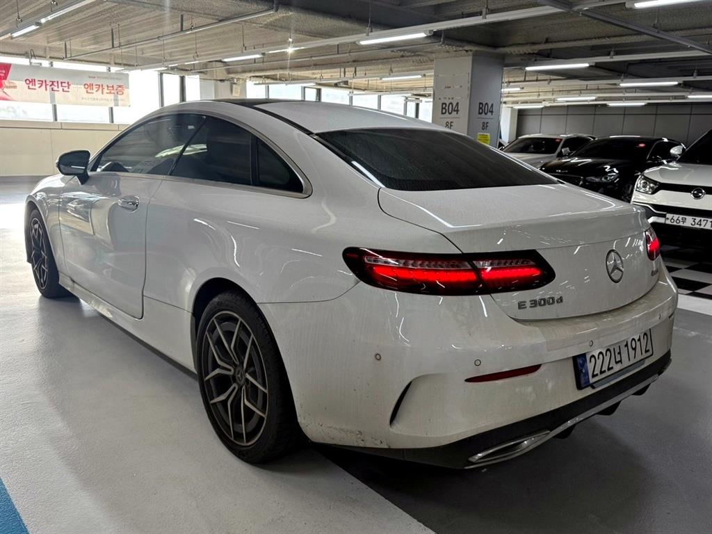 Mercedes Benz E class - Vista 4