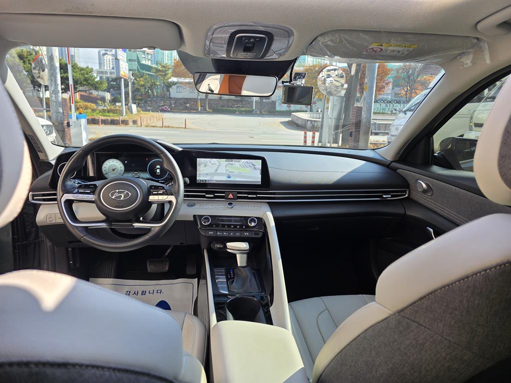 HYUNDAI Avante - Vista 9