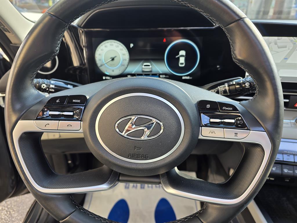 HYUNDAI Avante - Vista 5