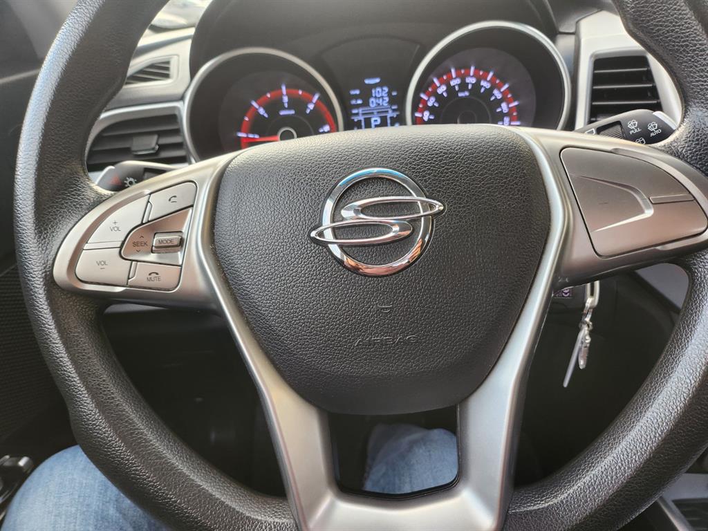 Ssangyong Tivoli - Vista 9