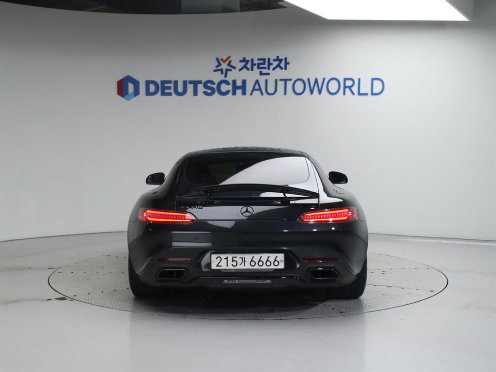 Mercedes Benz AMG GT - Vista 4