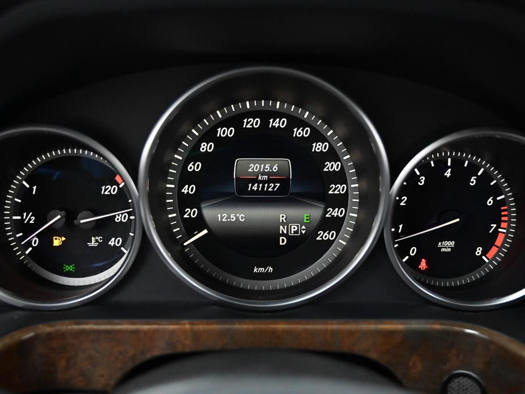 Mercedes Benz E class - Vista 11