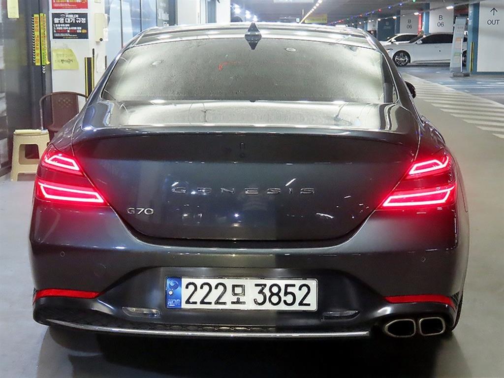 Genesis G70 - Vista 5
