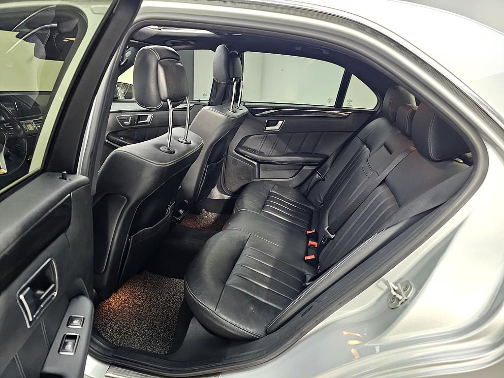 Mercedes Benz E class - Vista 9