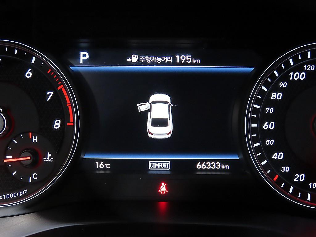 Genesis G70 - Vista 9