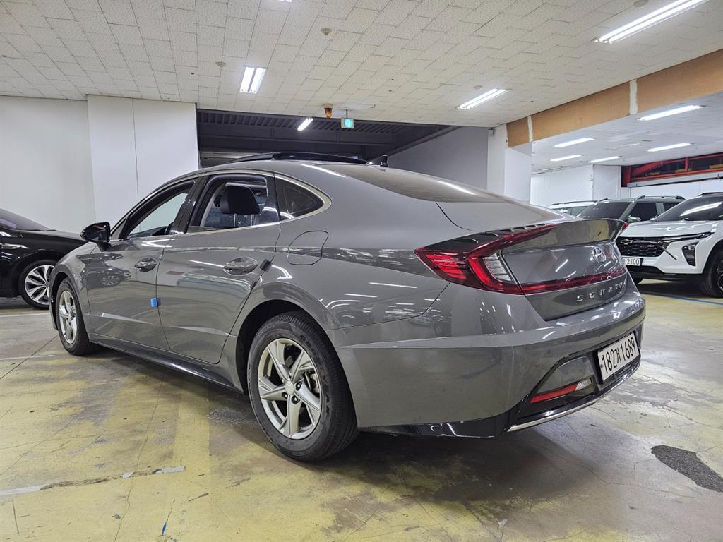 HYUNDAI Sonata - Vista 3