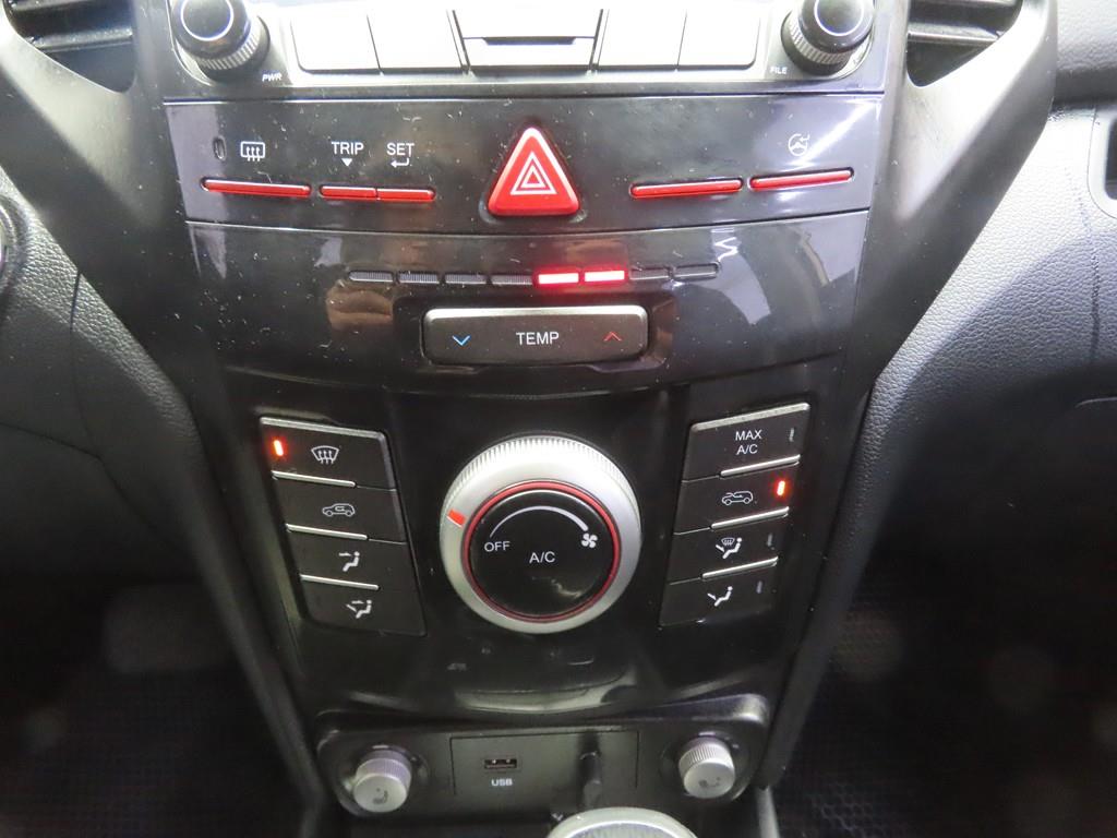 Ssangyong Tivoli - Vista 12