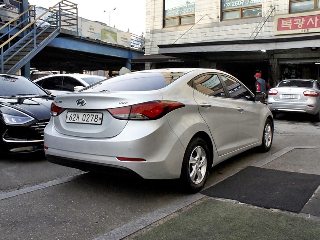 HYUNDAI Avante - Vista 7