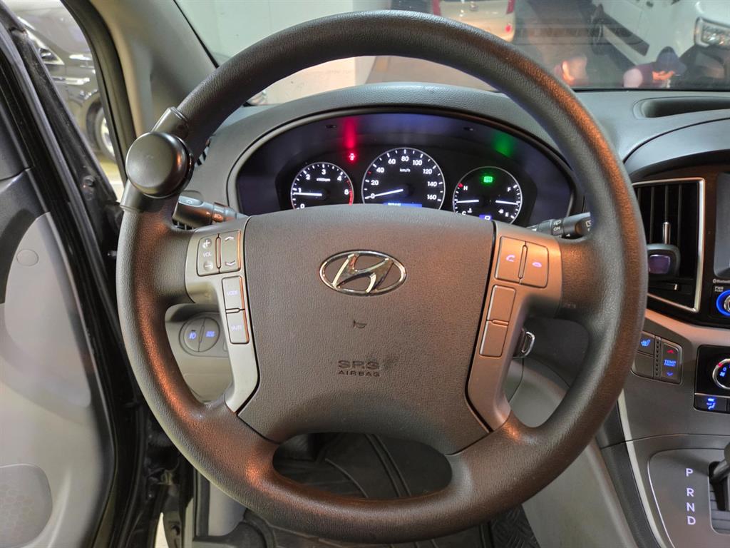 HYUNDAI Starex - Vista 11