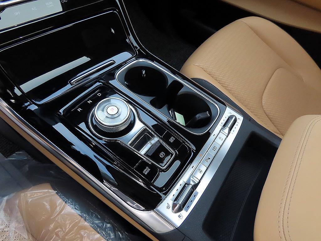 KIA Carnival - Vista 10