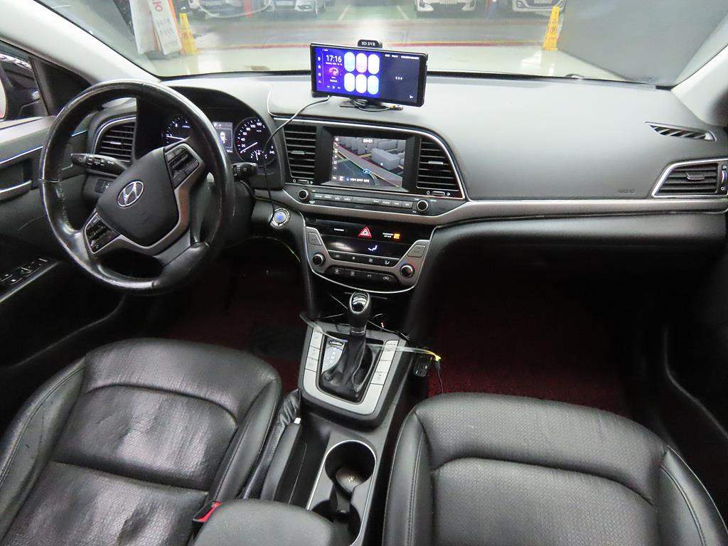 HYUNDAI Avante - Vista 5