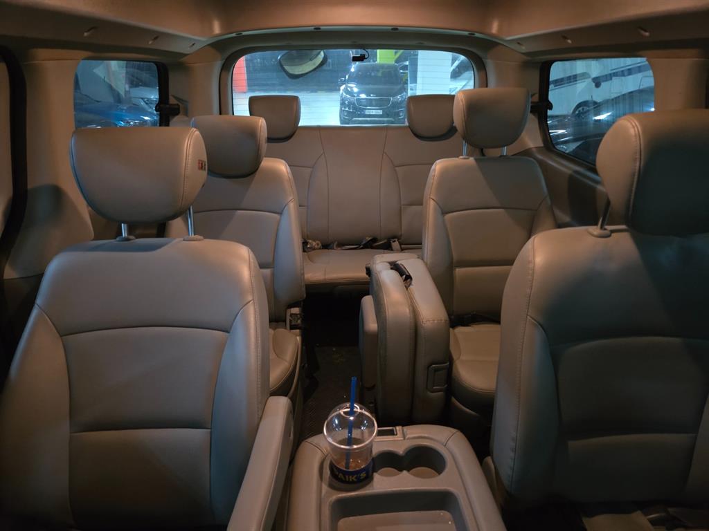 HYUNDAI Starex - Vista 9