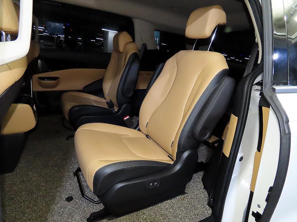 KIA Carnival - Vista 7