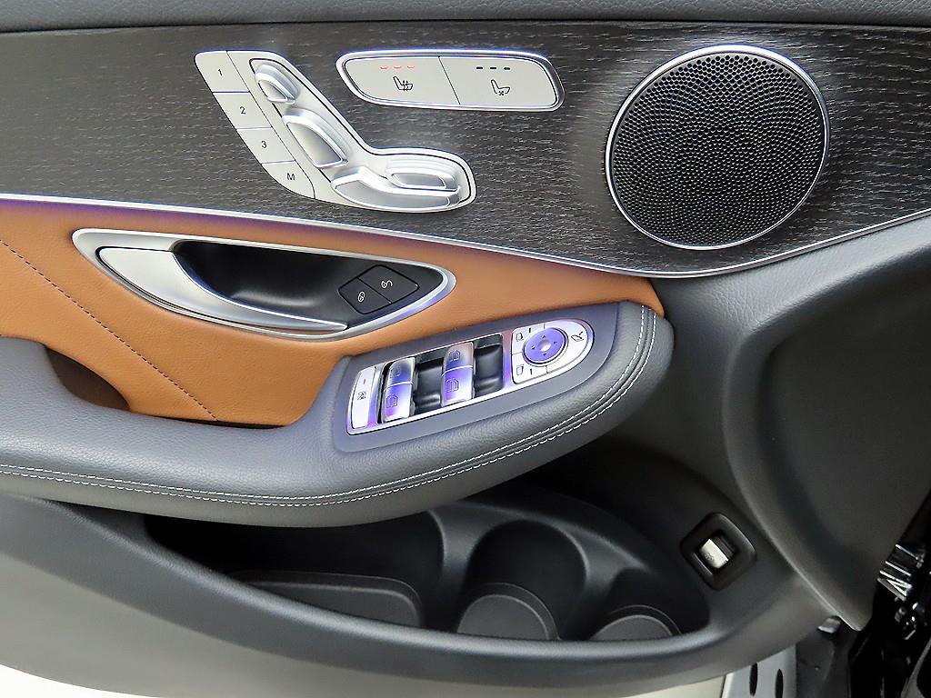 Mercedes Benz GLC Class - Vista 11