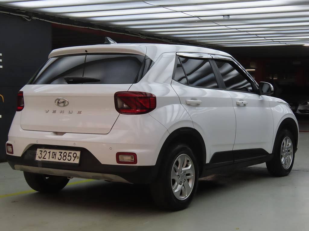 HYUNDAI Venue - Vista 6