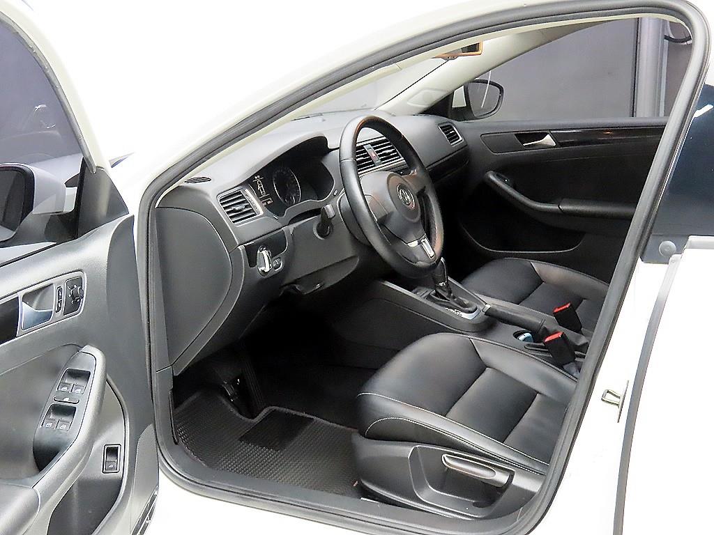 Volkswagen Jetta - Vista 5