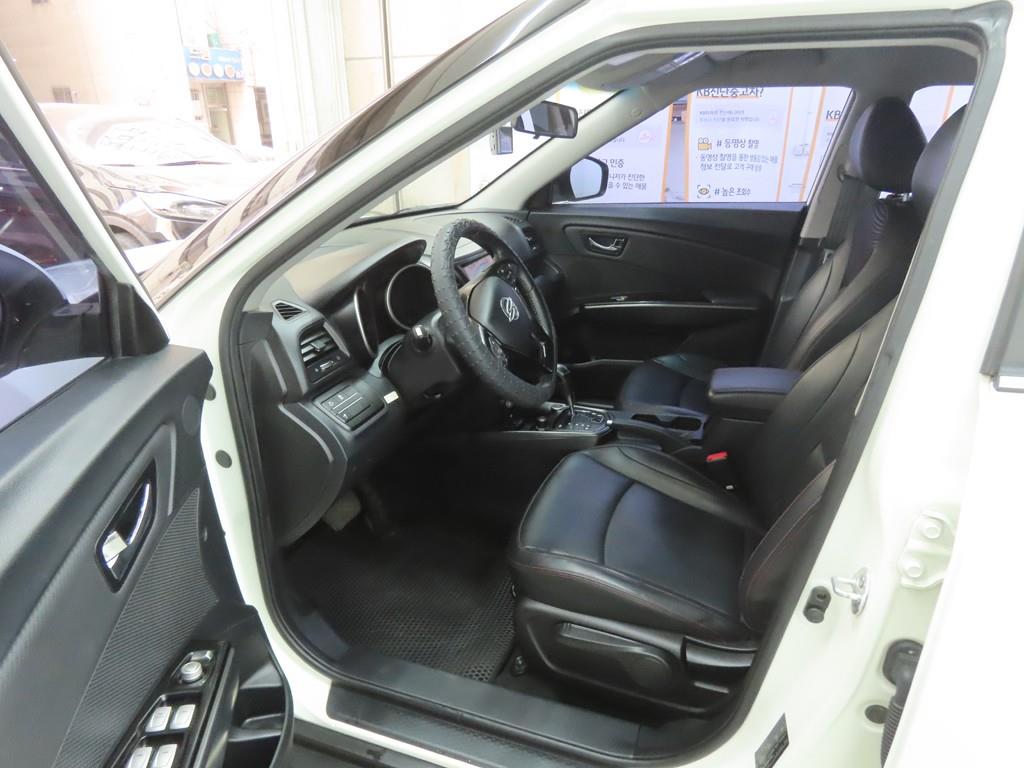 Ssangyong Tivoli - Vista 5